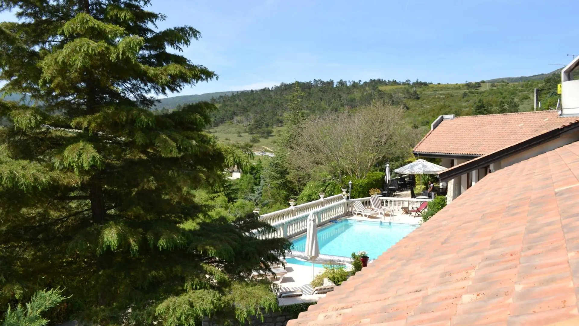 Logis Hotel Le Vieil Amandier تريجانس 2*,