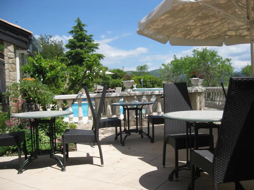 Logis Hotel Le Vieil Amandier تريجانس