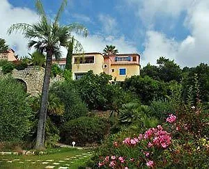 - Coste D'or Bed & Breakfast